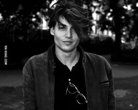 Johnny Depp when he was 17....my heart just exploded Johnny Depp, His Hands, A Man, We Heart It, Lost, Black And White, White, Black