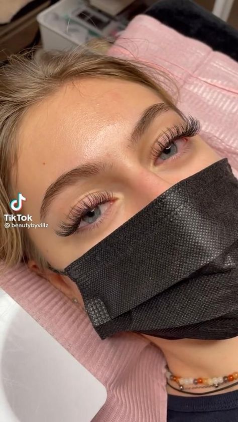 Natural Fake Eyelashes, Lash Extentions, Lashes Fake Eyelashes, Wispy Eyelashes, Lash Extensions Makeup, Lash Extensions Styles, Eyelash Extensions Styles, Perfect Eyelashes, Pretty Lashes