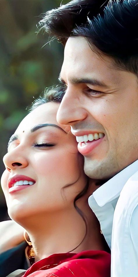 The reports speculating about Sidharth Malhotra and Kiara Advani's wedding are all over the media. Although the couple hasn't made their relationship official but their constant public PDAs and cute reactions to their dating and wedding reports in the media are more than sufficient to tell everyone what's cooking between this stunning couple. With their wedding reports revealing the venue of their D-day and other major details, the much-in-love couple's massive fanbase is on cloud nine at the mo Sid And Kiara, Kiara Advani Sidharth Malhotra, Sidharth Kiara, Kiara Advani And Sidharth Malhotra, Sidharth Malhotra, Cute Celebrity Couples, Bollywood Couples, Bollywood Music, Love Couple Photo