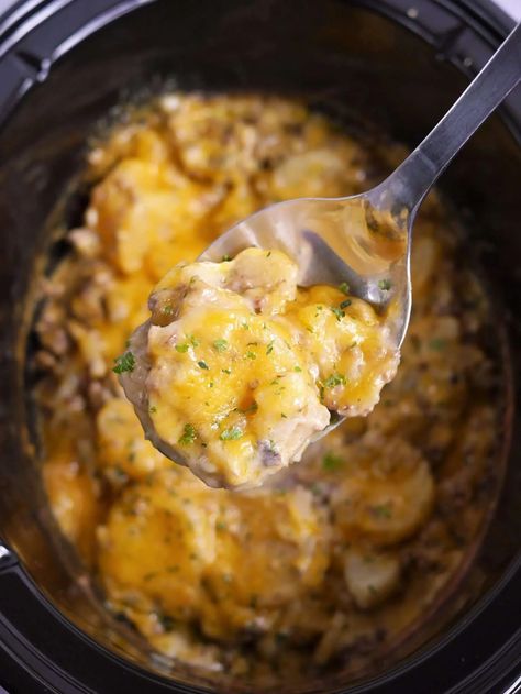 Cheesy Ground Beef and Potato Casserole (Slow cooker) Hobo Casserole Ground Beef Slow Cooker, Slow Cooker Hobo Casserole, Crockpot Cheesesteak Potato Casserole, Beef And Potato Casserole, Casserole Slow Cooker, Sherry Recipes, Meat And Potatoes Recipes, Cheesy Ground Beef, Ground Chuck