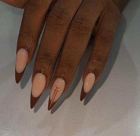 Corporate Baddie Nails, Acrylic Nails Almond Fall, Different Nail Types, Nude French Tip Almond Nails, Nail Design Black Women, Neutral Nails Acrylic Almond, Earthy Nails Designs Almond, Gold Nails Black Women, Gold Outline Nails