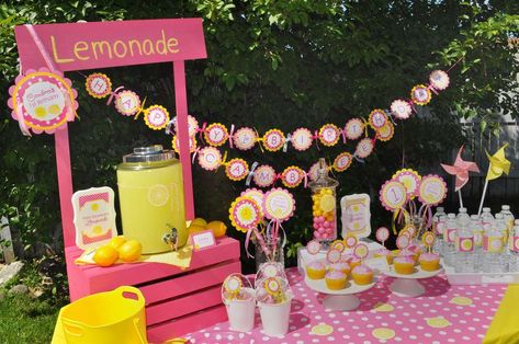 Amazing display at a pink lemonade and sunshine birthday party! See more party ideas at CatchMyParty.com! Heaven Party, Lemonade Party Decorations, Pink Lemonade Stand, Sunshine Birthday Party, Lemonade Birthday, Birthday Party Drinks, Pink Lemonade Party, Sunshine Birthday Parties, Lemonade Party