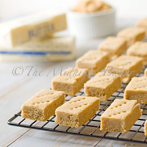 Brown Sugar Shortbread, Shortbread Cookie Recipe, Shortbread Recipes, The Midnight, Cookie Desserts, Holiday Baking, Dessert Bars, Christmas Baking, 3 Ingredients