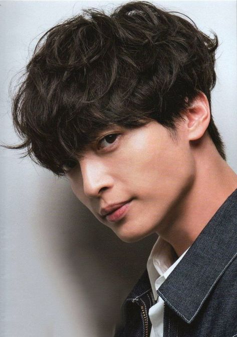 The trendiest Korean hairstyles for men 21 ideas Asian Haircut Men Round Faces, Korean Perm Medium Wavy Hair Men, Mens Haircuts Round Face, Korean Hairstyles For Men, Korean Wavy Hair, Men Perm, Perm Hair Men, Japanese Men Hairstyle, Loose Perm