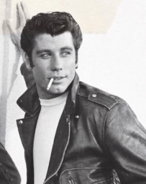 John Travolta 80s, Danny Zucco, John Travolta 70s, Young John Travolta, Danny From Grease, Greaser Hairstyles, John Travolta Dancing, Grease Broadway, Danny Zuko Grease