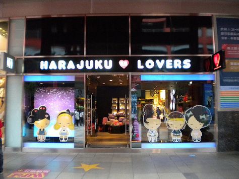 Harajuku Lovers Store 2000s Mall, Tokyo Streets, Modest Mouse, Fatal Attraction, Harajuku Lovers, Harajuku Girls, Beautiful Perfume, Perfume Scents, Scent Bottle