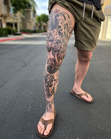 108 Tattoo, Realistic Shading, Japanese Leg Tattoo, Japanese Snake Tattoo, Knee Tattoos, Japanese Legs, American Traditional Tattoo Ideas, Traditional Tattoo Ideas, Small Chest Tattoos