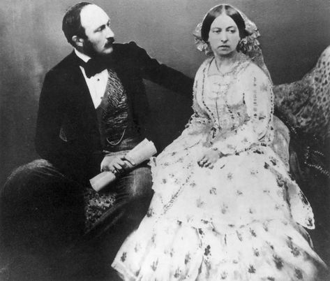 Prins Albert, Queen Victoria Family, Queen Victoria Prince Albert, Victorian Photography, Victoria Prince, Famous Pictures, Golden Jubilee, Elisabeth Ii, Stylish Couple