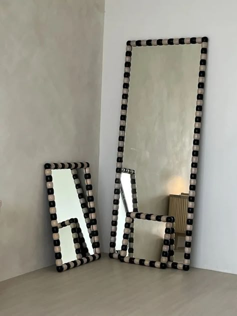 Upcycle Mirror, Spiegel Diy, Interior Boho, Deco Studio, Bead Frame, Mirror Frame, Diy Mirror, Wood Mirror, Natural Wood Frames