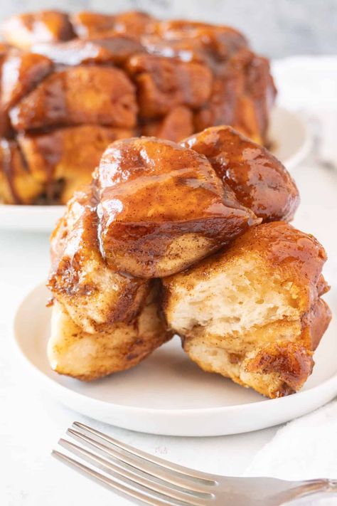 The BEST Cinnamon Pull Apart - Easy, Saucy, Delicious Southern Snacks, Pull Apart Cinnamon Bread, Easy Hot Cross Buns Recipe, Easy Hot Cross Buns, Cinnamon Knots, Hot Cross Buns Recipe Easy, Cinnamon Sugar Pull Apart Bread, Easy Sticky Buns, Cinnamon Pull Apart