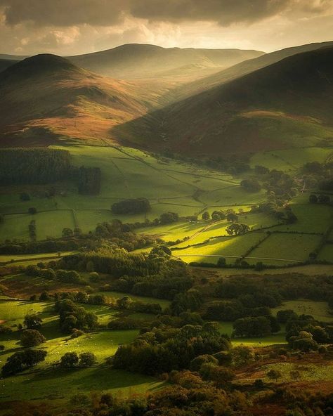 @Regranned from @rural_love - The beautiful rolling countryside of England at it's absolute best. A very dreamy shot by @lens_district ▫ ▫️ Today's curator: @thefoxesmeadow ▫ Please tag #rural_love for a chance to be featured 🖼 #rl_lensdistrict ▫️▫️▫️▫️▫️▫️▫️▫️▫️▫️▫️▫️▫️▫️▫️▫️▫️Rural Love Curating Team: 👬👭👫@open_road_living (founder) | @bodneyboo | @emandthewildthings | @soeteolivier | @tomsawczyn | @thefoxesmeadow 🍊 Tags : #lakedistrict #countryside - #regrann Lukisan Lanskap, Wow Photo, Landscape Photography Nature, 판타지 아트, Rolling Hills, English Countryside, Alam Yang Indah, Open Road, Nature Landscape