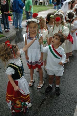 Italian Festa Kids Italy Culture, Street Festival, Italian Street, Italian Life, Italian Traditions, Wedding Traditions, Explore Italy, Italian Heritage, Italian Culture