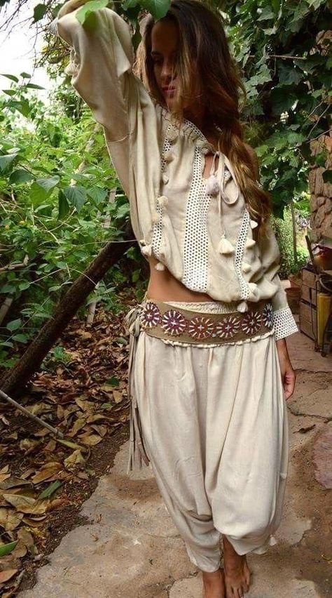 Boho Hippie Outfits, Boho Ootd, Ropa Shabby Chic, Look Hippie Chic, Estilo Hippie Chic, Yoga Studio Design, Ethno Style, Boho Mode, Estilo Hippie