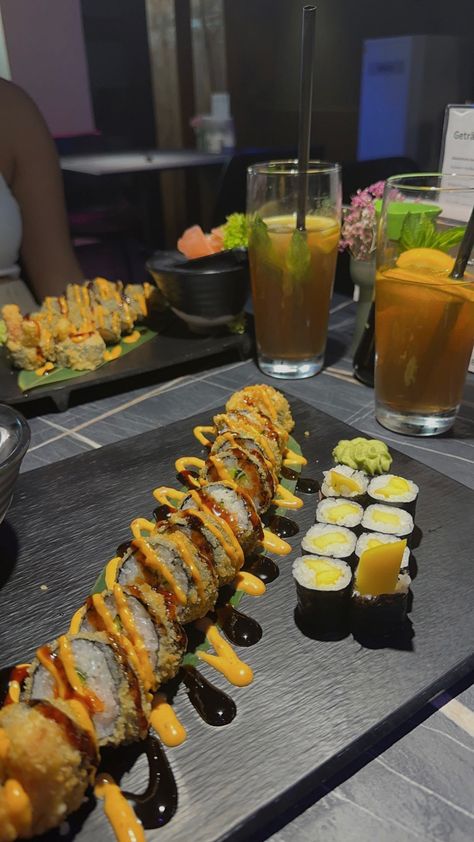 Sushi And Wine Aesthetic, Fake Restaurant Snap, Restaurant Food Snapchat, Sushi Snap, Restaurant Snapchat, Restaurant Snap, Dishes Aesthetic, Fried Sushi, Sushi Aesthetic