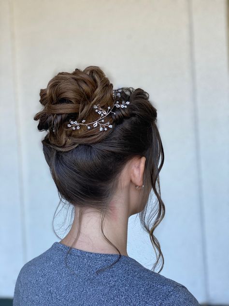 Formal Updos High Bun, Bun With Gold Accessories, Bridal Bun With Hair Piece, Hair Styles For Masquerade, Messy Ballerina Bun, Ball Gown Hairstyles Updo, Masquerade Prom Hairstyles, Fairy Updos Hairstyles, Masquerade Hairstyles For Short Hair