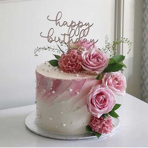 Pasteles decorados con flores naturales Birthday Cake For Mom, 70th Birthday Cake, 80 Birthday Cake, Birthday Cake With Flowers, 60th Birthday Cakes, 30 Birthday Cake, Elegant Birthday Cakes, Birthday Cakes For Women, 50th Birthday Cake