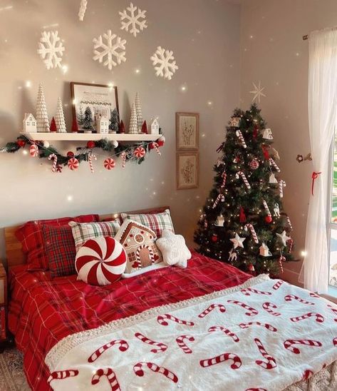 Christmas Room Inspiration, Christmas Kids Room, Holiday Bedroom Decor, Christmas Dorm, Holiday Room Decor, Cute Christmas Ideas, Holiday Bedroom, Christmas Decorations Apartment, The End Of An Era