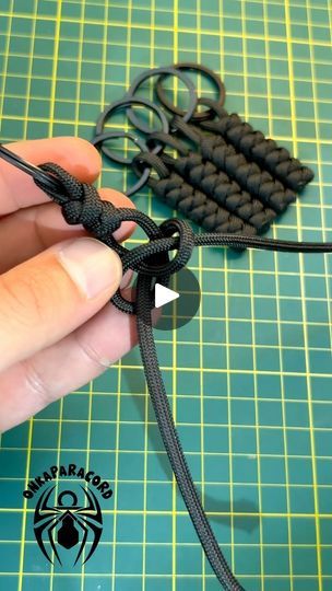 How To Tie Paracord Knots, Paracord Binocular Strap Diy, Paracord Bookmark, Paracord Knots Tutorial, Paracord Ideas Diy, Paracord Lanyard Diy Tutorials, Paracord Keychain Diy Tutorials, Paracord Keychain Diy, Paracord Keychain Instructions