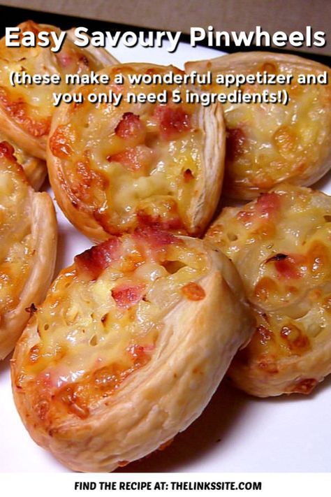 These Savoury Pinwheels are so easy to make and they are a great party appetizer. Plus they only require 5 ingredients! thelinkssite.com #pinwheels #appetizers #appetizerrecipe #partyfood #fingerfood Pinwheels Appetizers, Savoury Slice, Pin Wheels, Pinwheel Recipes, Party Appetizers Easy, Savory Appetizer, Party Appetizer, Easy Appetizer Recipes, Snacks Recipes