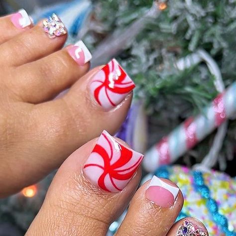 Destinee Marie on Instagram: "Peppermint Toes♥️ #nails #nailsnailsnails #toes #toelovers #nailart #christmasnails #winternails #christmastoes #nailsonfleek #nailsmagazine #nailinspo #nailtech #nailtrends #acrylicnails" Peppermint Toenails Nail Design, Peppermint Acrylic Nails, November Toe Nails, Christmas Toe Nail Designs Toenails, Christmas Toes Nails, Winter Toe Nail Designs, Christmas Toe Nail Designs, Winter Toes, Christmas Toe Nails