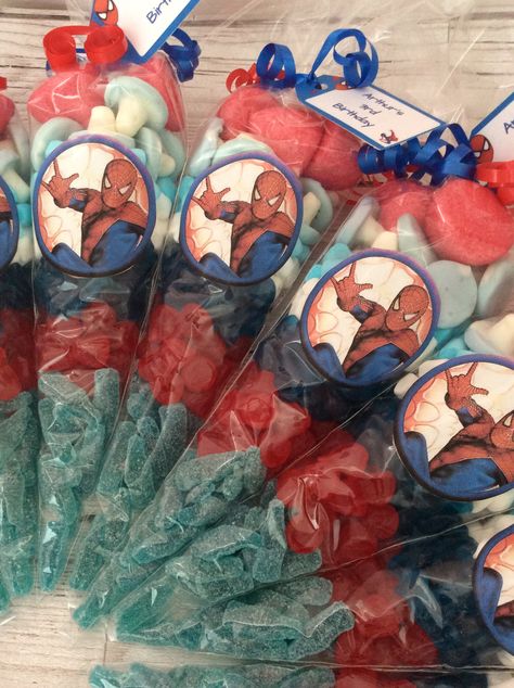 Spiderman Sweet Cones, Spider Man Birthday Snack Ideas, Spider Man Birthday Decor Ideas, Spider Man Candy Bags Ideas, Spider Man Birthday Favors, Spider Man Birthday Party Favors, Spider Man Rice Crispy Treats, Spider Man Treat Table, Spiderman Birthday Favors