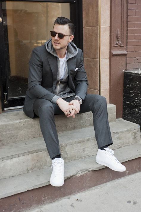 Ways for Men to Wear a Hoodie Stylishly (27) Man Hoodie Outfit, Hoodie Blazer, How To Wear Hoodies, Suits And Sneakers, Hoodie Outfit Men, Outfit Trends, Clothing Manufacturer, Hoodie Outfit, Tailored Jacket