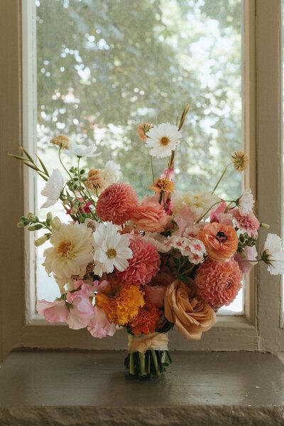 A colourful wedding day for Shayan & Daniele at a downtown Toronto Art Gallery. All florals were designed using a majority of locally grown Ontario flowers. California Native Flower Bouquet, Spring Wedding Greenery, Bright Fall Wedding Florals, Abstract Wedding Florals, Floristry Design Floral Arrangements, European Wedding Flowers, Wedding Fall Bouquets, Wedding Florals Summer, Wedding Flower Styles