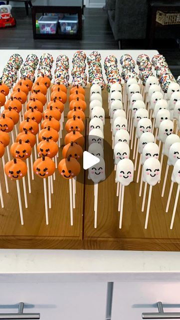 Sweet Whimsy Shop | Cake Pops | Bakery & Tutorials on Instagram: "Here’s how I make my little ghost cake pops…from my home kitchen (cottage food licensed 😉), using just a spoon as a tool. I’ve made tens of thousands of these over the years, all in my home (for better or worse 🤪). My favorite part is the piping…and also lining up a tiny army of ghosts at the end! If you want more info on the full tutorial to make your own ghost (and 3 other Halloween cake pops), comment HALLOWEEN then check your messages for a link & 50% discount code (and be sure to ❤️ or reply to that DM if you want to receive future messages…another “fun” Instagram update 😑)👻🍰🎉 . . . #cakepops #ghostcakepops #halloweentreats #cottagefoodbaker #wip #cakepopsofig #cakepoptutorial #halloweencakepops #halloweenbaking" Halloween Ghost Cake Pops, Cake Pop Sticks Ideas, How To Make Ghost Cake Pops, Ghost Cake Pops Halloween, How To Make Pumpkin Cake Pops, Cute Halloween Cake Pops, Frankenstein Cake Pops, How To Make Halloween Cake Pops, Cake Pop Halloween Ideas