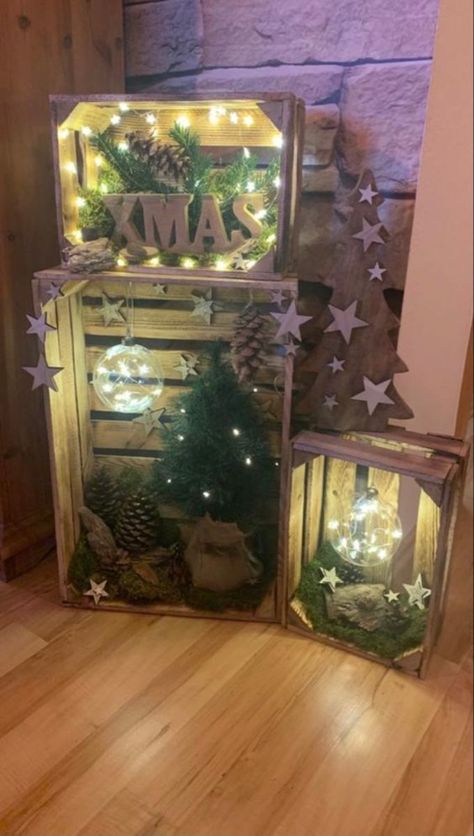 Wooden Crates Christmas, Christmas Wreath Designs, Christmas Memes, Handmade Christmas Crafts, Easy Christmas Gifts, Christmas Porch Decor, Christmas Decorations Bedroom, Diy Christmas Decorations Easy, Christmas Fireplace