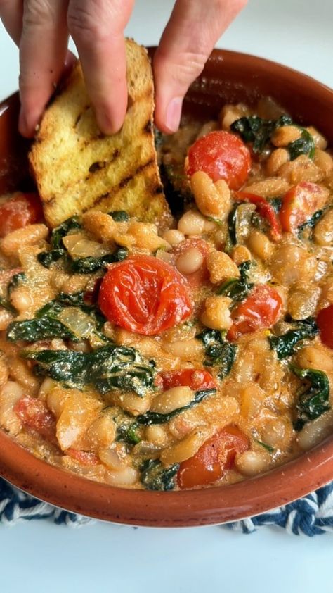 Giovanni Siracusa | 🫘 🍞Rustic Spinach and Bean Crostini **Ingredients:** 🍅 200g sliced cherry tomatoes 🫘 1 can cannellini beans 🧅 1/2 onion, chopped 🍃 1 bundl… | Instagram Mediterranean Apps, Cannellini Bean Recipes, Canellini Beans, Cannellini Beans Recipes, Toasted Crostini, Fresh Ricotta, Bad Manners, Eating Well Recipes, Longevity Diet