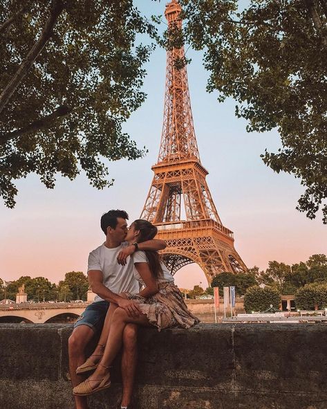 Traveling Couples on Instagram: “Lovers City . Pic by @passiontravelers . . #paris #toureiffel #fujifilm #france #sunset #lovers #travelcouple #thetravelduos #picoftheday…” Paris Photo Ideas, Travel Couples, Paris Travel Photography, Paris Couple, Couples Travel, Honeymoon Photos, Disney Paris, Best Vacation Spots, Paris Pictures