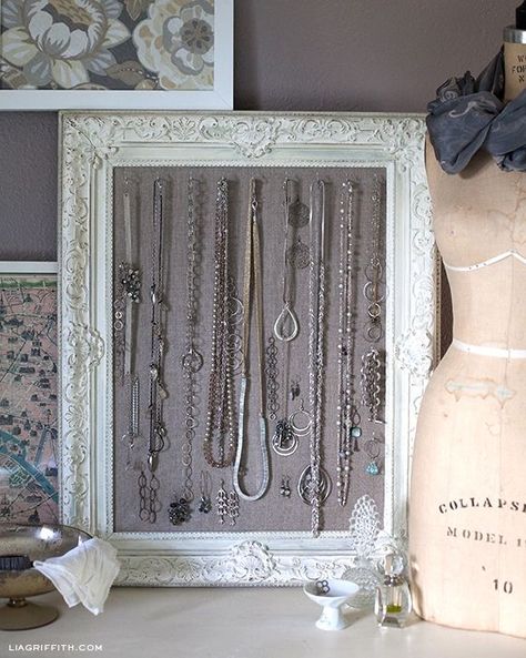 DIY:  Antiqued Frame Jewelry Display - excellent tutorial shows how Annie Sloan Chalk Paint and Wax were used to update a frame + how fabric was attached to create a jewelry display - Lia Griffith Frame Jewelry Display, Jewerly Displays, Diy Jewelry Display, Frame Diy, Estilo Hippie, Craft Show Displays, Ideas Hogar, Craft Booth, Old Frames