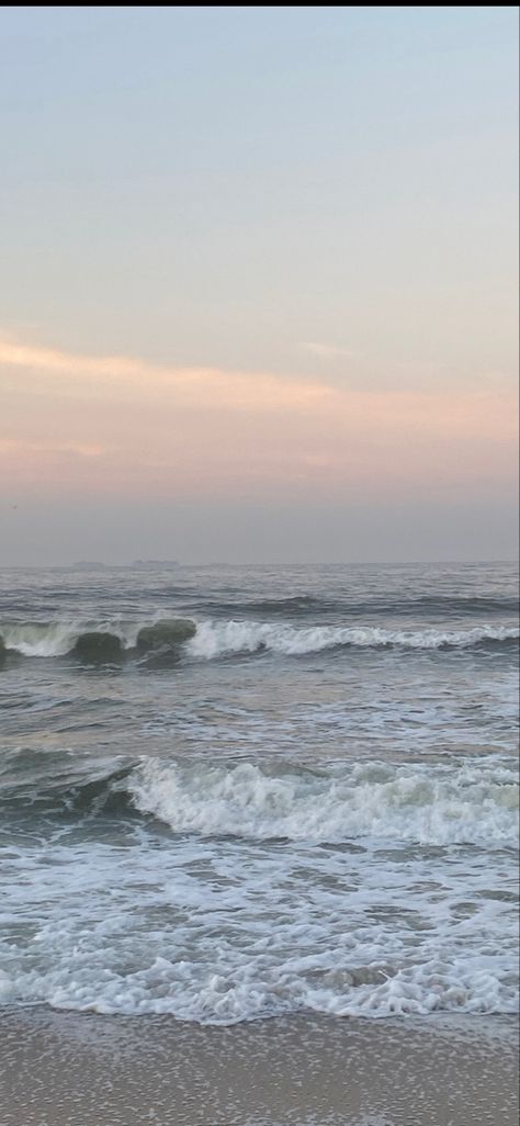 ocean wallpaper Aesthetic Wallpaper Iphone Beach Vibes, Calming Lockscreen Aesthetic, Seaside Wallpaper Iphone, Beach House Wallpaper Iphone, Beige Beach Aesthetic Wallpaper, Costal Iphone Wallpaper, Calm Lockscreen Wallpaper, Beach Aesthetic Lockscreen, Blue And Beige Wallpaper Iphone