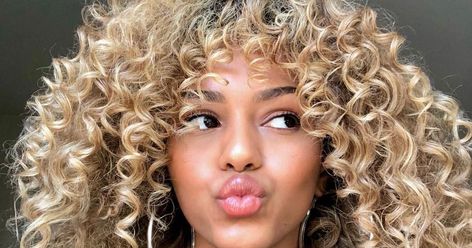 Curly Hair Fringe, Curly Bangs, Bangs With Medium Hair, Wavy Haircuts, Blonde Curls, How To Style Bangs, Curly Hair With Bangs, Long Hair With Bangs, Human Hair Lace Wigs