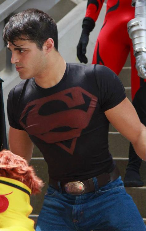 superboy Superman Cosplay Men, Superman Actors, Gay Costume, Cosplay Men, Superman Cosplay, Cosplay Helmet, Superhero Cosplay, Lycra Men, Male Cosplay