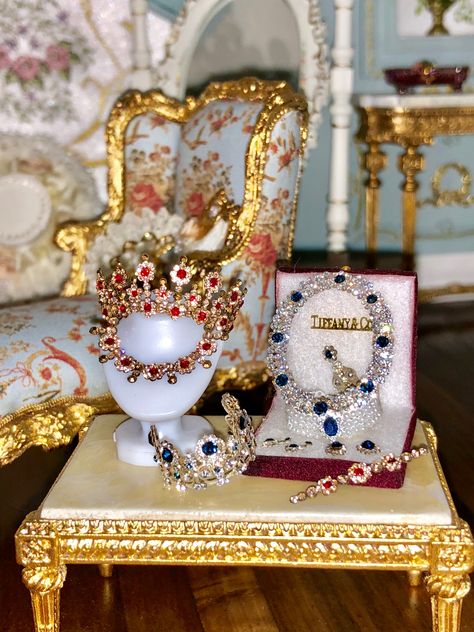 Magnificent Miniatures; High End jewelry Shoppe Dollhouse Jewelry, Barbie Jewerly, Castle Dollhouse, Miniature Jewelry, Room Box Miniatures, Mini Jewelry, Diy Barbie Clothes, High End Jewelry, Mini Stuff