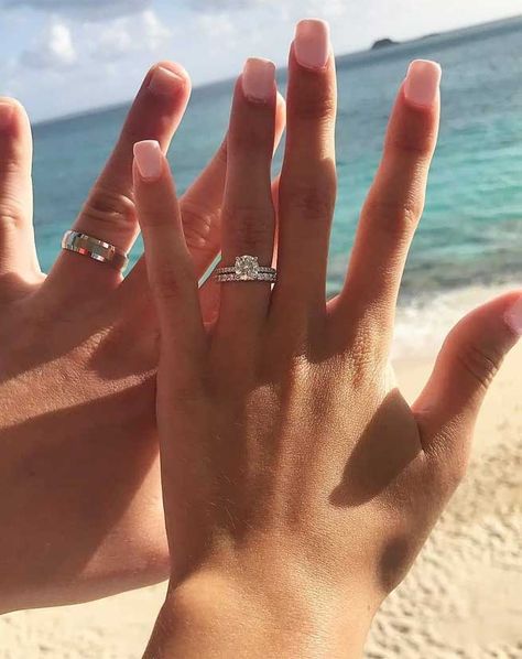 خواتم خطوبة, Classic Diamond Engagement Ring, Couple Ring Design, Ring Selfie, Engagement Rings Couple, Cute Engagement Rings, Couple Wedding Rings, Classic Wedding Rings, Gorgeous Engagement Ring