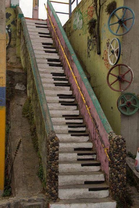 Piano Stairs, Isla Fisher, Steampunk Decor, Vivid Dreams, Stairway To Heaven, Decor Minimalist, Cool Stuff, Design Case, Dream Homes