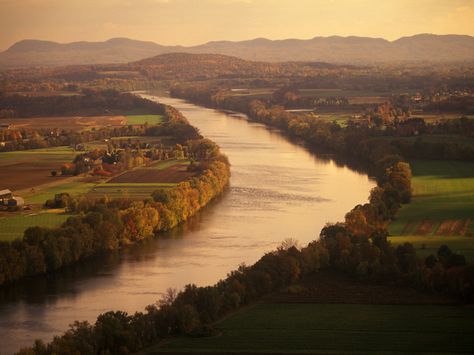 Pioneer Valley...Amherst, MA (the best place to live after So Cal) Western Massachusetts Aesthetic, Massachusetts Aesthetic, Mount Holyoke College, Umass Amherst, Green Landscapes, Smith College, Western Massachusetts, University Of Massachusetts, Nice Place