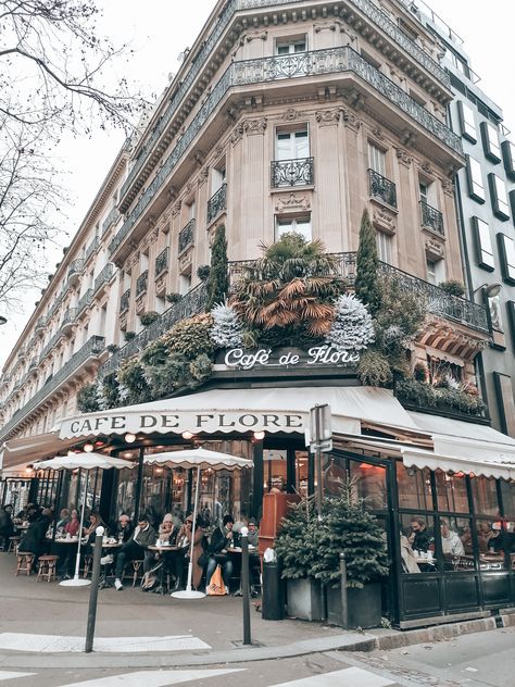 25 great reasons & activities why you should travel to Paris in winter. Winter In Paris Aesthetic, Paris Winter Aesthetic, Paris New Year, Winter In France, Europe January, Paris In The Winter, Euro Winter, Paris In Winter, Paris In January