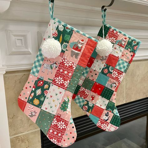 Quilted Christmas Stocking (9am - 2pm) Diy Quilted Stocking, Diy Quilted Christmas Stocking, Diy Stockings Pattern, Christmas Stocking Pattern Free, Holiday Quilt Patterns, Stocking Pattern Free, Quilted Christmas Gifts, Fabric Christmas Stocking, Christmas Stockings Sewing