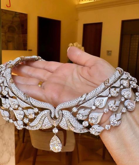 Vintage Royal Jewelry, Most Expensive Jewelry, Bvlgari Jewelry, Jewellery Design Sketches, Expensive Jewelry Luxury, Fancy Jewellery Designs, Diamond Jewelry Designs, Cartier Jewelry, Classy Jewelry