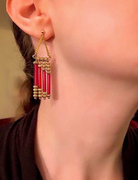 Vintage African beads get a new life in these stunning earrings. Beautiful and contemporary, large and tasteful. The diagonal pattern flatters the face by drawing upon the cheekbones. Grand Jewellery, Red Bead Earrings, Earring Ideas, Bead Pattern, African Beads, Red Earrings, Beaded Dangle Earrings, Dangling Earrings, Bead Jewelry