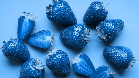 "Blue Strawberry" sounds like a hipster boutique or a trendy new vegan restaurant. But are blue strawberries a real plant that you can grow? Blue Strawberry Aesthetic, Blue Foods, Blue Strawberries, Blue Moodboard, Random Reference, Purple Strawberry, Blue Aesthetics, Strawberry Water, Blue Fruit