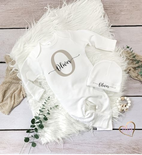 Newborn Boy Coming Home Outfit, Newborn Baby Boy Gifts, Personalized Baby Boy Gifts, Boy Coming Home Outfit, Personalized Baby Onesies, Outfit Baby Boy, Idee Cricut, Baby Coming Home Outfit, Cricut Baby