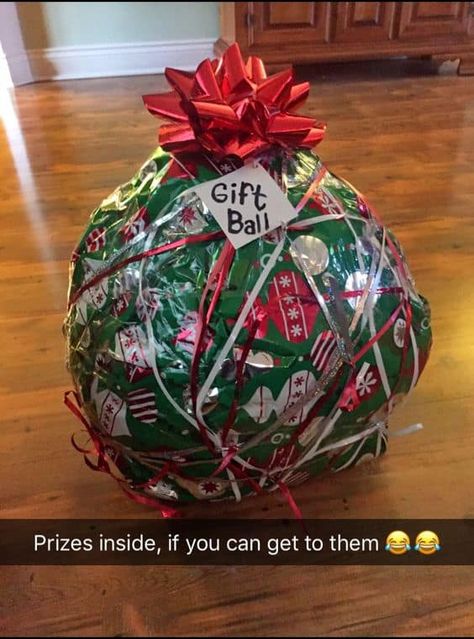 Saran Wrap Christmas Game, Wrap Ball Game, Saran Wrap Ball, Saran Wrap Game, Game For Christmas, Saran Wrap Ball Game, Fun Christmas Party Ideas, Gift Ball, Eco Friendly Christmas Gifts