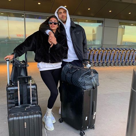 ساندرا |SANDRA SHEHAB on Instagram: “Catching feelings on this flight 🥰✈️” Airport Photos Couple, Summer Road Trip Outfit, I Got The Keys, Sandra Shehab, Couple Travel Photos, Catching Feelings, Road Trip Outfit, Airport Pictures, Instagram Couples