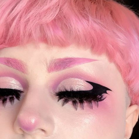 ✨ pastel goth,,, shared by number four on We Heart It Lila Make-up, Maquillage Goth, Pastel Goth Makeup, Drag Make-up, Scene Girl, Punk Makeup, Alt Makeup, Graphic Makeup, Number Four