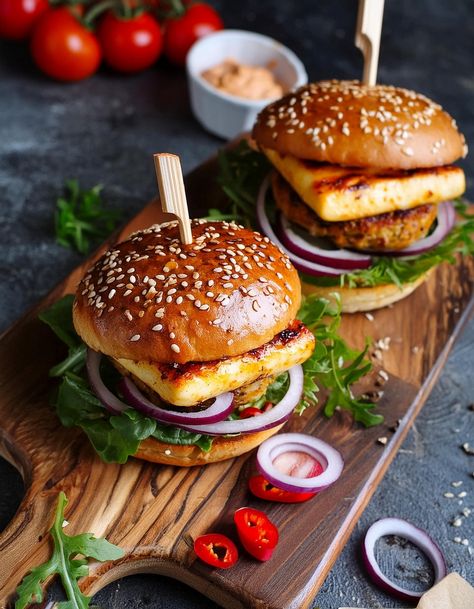 Super Healthy And Tasty Halloumi Burgers Recipe Healthy Burger Ideas, Halloumi Burger Recipes, Cooking Halloumi, Chocolate Pudding Cake Recipe, Halloumi Burger, Haloumi Recipes, Halloumi Fries, Spicy Chutney, Lamb Sauce