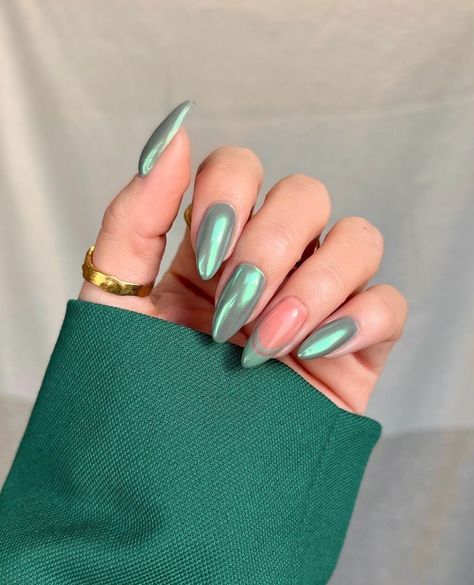 Winter Acrylic Nail Colors 2023 – 2024 21 Ideas: Embrace the Season with Style Mint Green Nails, Manikur Kuku, Nagellack Trends, Chrome Nails Designs, Winter Nails Acrylic, Nail Colors Winter, Pearl Nails, Soft Nails, Nail Swag